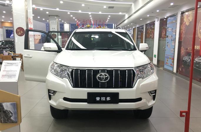 丰田普拉多2023款全款落地价,fj酷路泽和普拉多4000哪个更保值