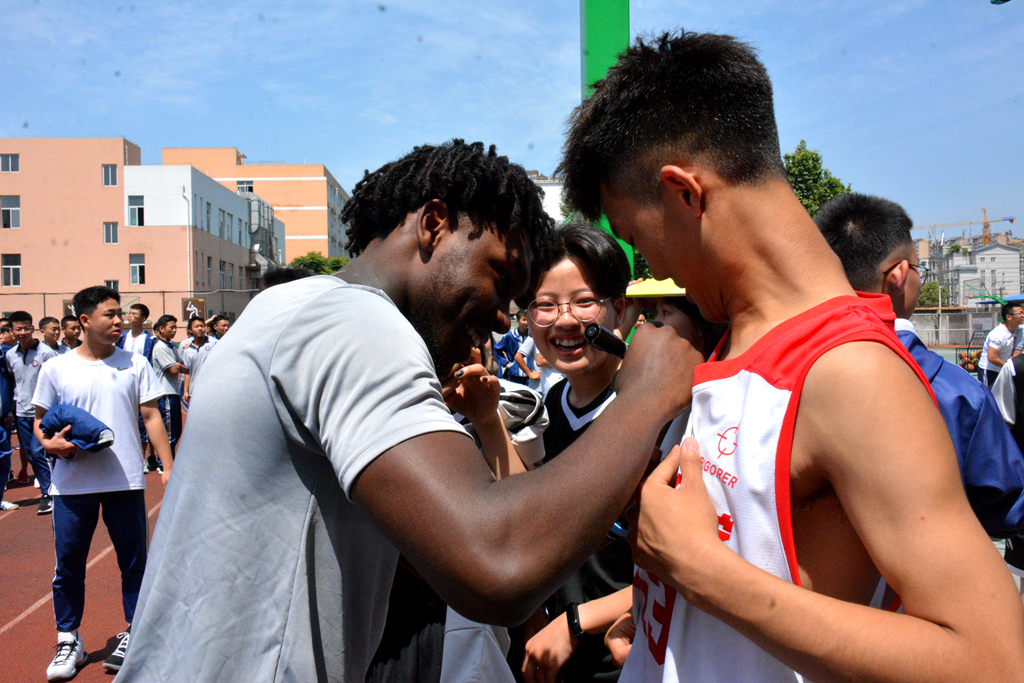 美国和西班牙篮球比赛,美国和西班牙篮球队来岚皋