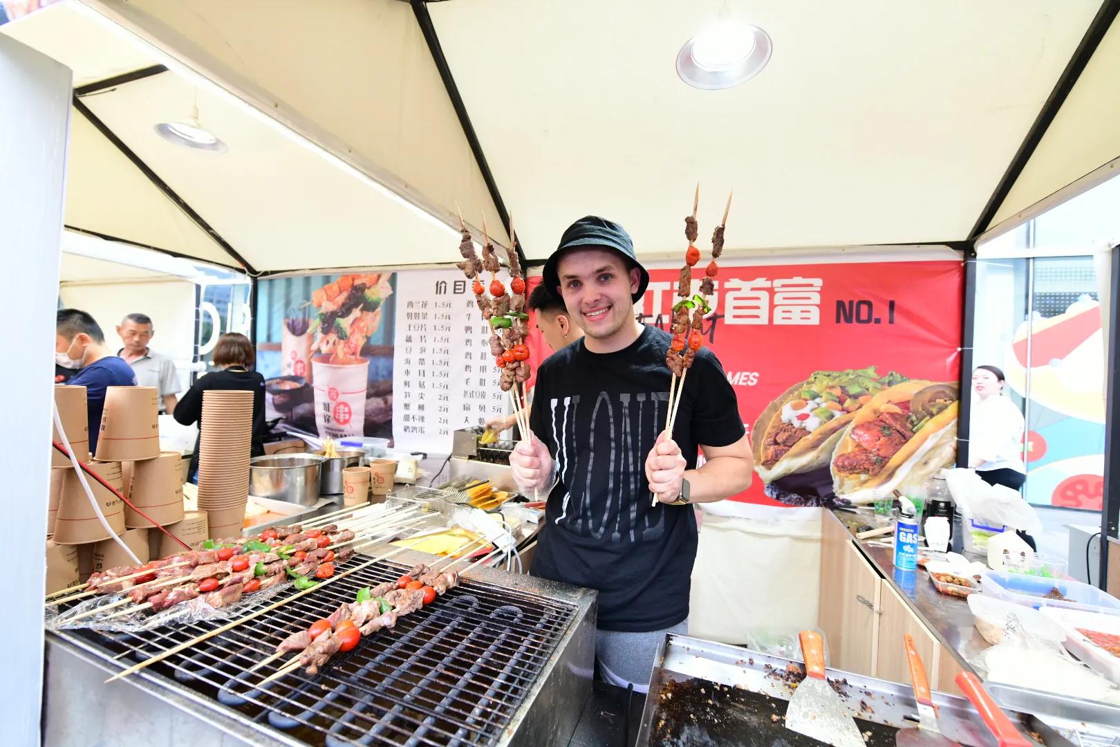 沈阳夜市开市现场热闹非凡,沈阳疫情早市夜市什么时候开