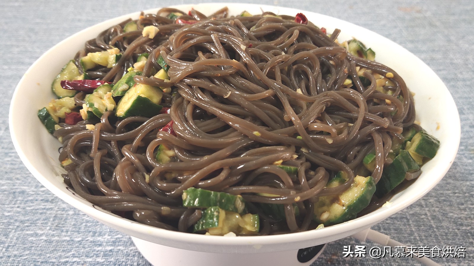 好吃的蕨根粉调料,凉拌蕨根粉怎么做才好吃