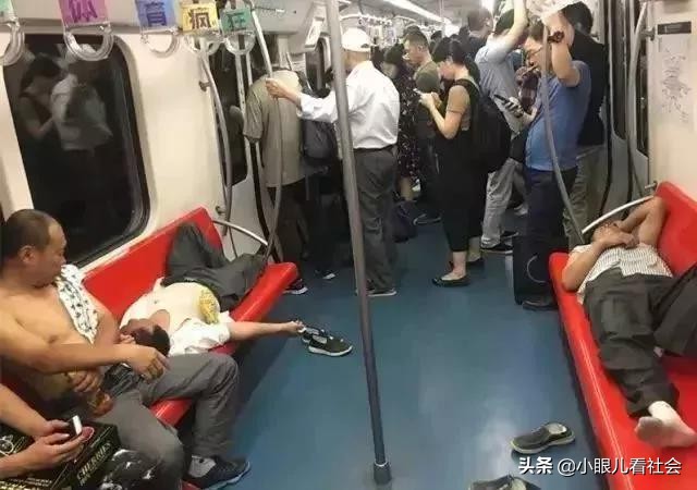 北京地铁上偷手机视频,北京地铁偷拍后续