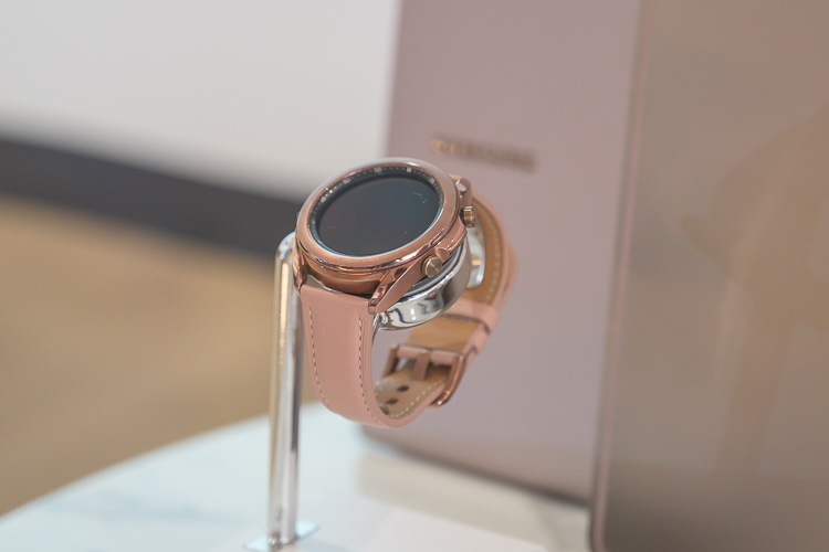 三星note20ultraspen演示,三星galaxys20与note20