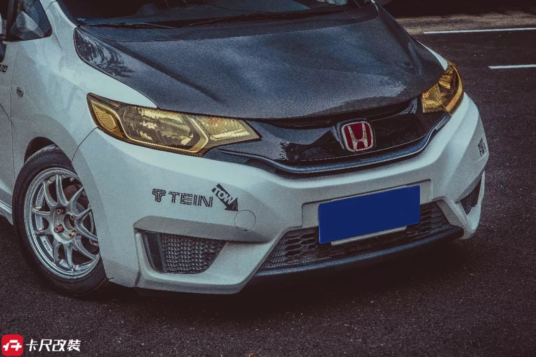 白色本田飞度潮享版怎么改装好看,7万买飞度60万改装