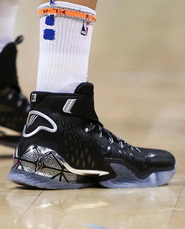 nba球员上脚科比球鞋系列,nba球星鞋王塔克在哪支球队