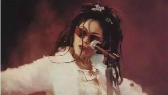 王菲传奇2010春晚现场版完整版,王菲的传奇英文版藏语版听醉了