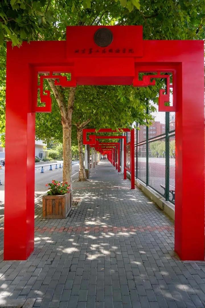 校名中含第二的大学,校名极其相似的两所大学差距