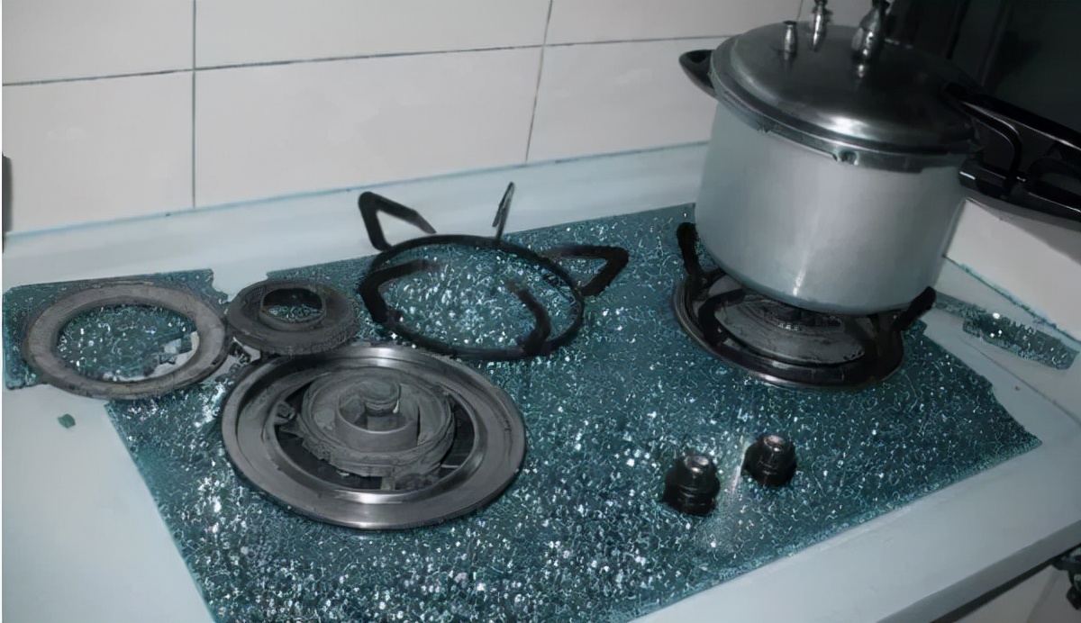 严查不合格燃气器具违法,29瓶燃气被查扣