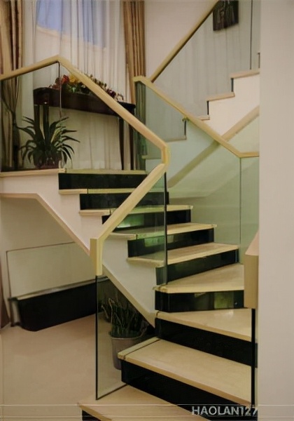 别墅高层楼梯怎么装修,高端大气别墅楼梯安装