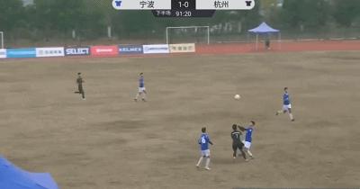 时代少年飞踢,少年凌空踢中日本人的视频