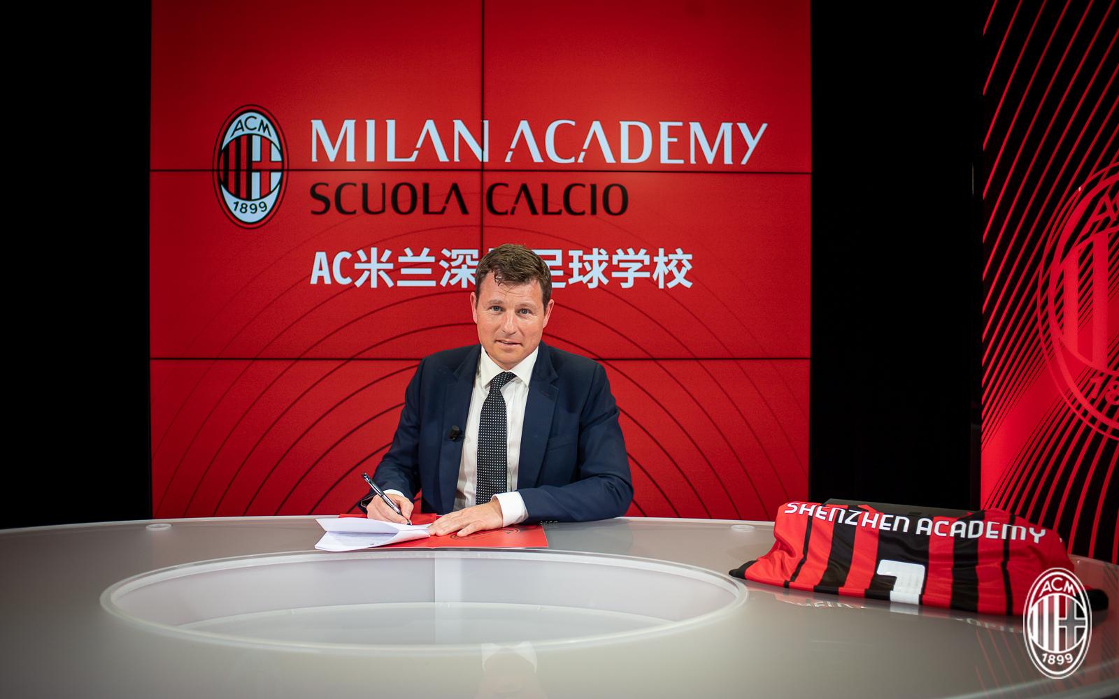 AC米兰官宣续约特奥,AC米兰官宣续约波贝加