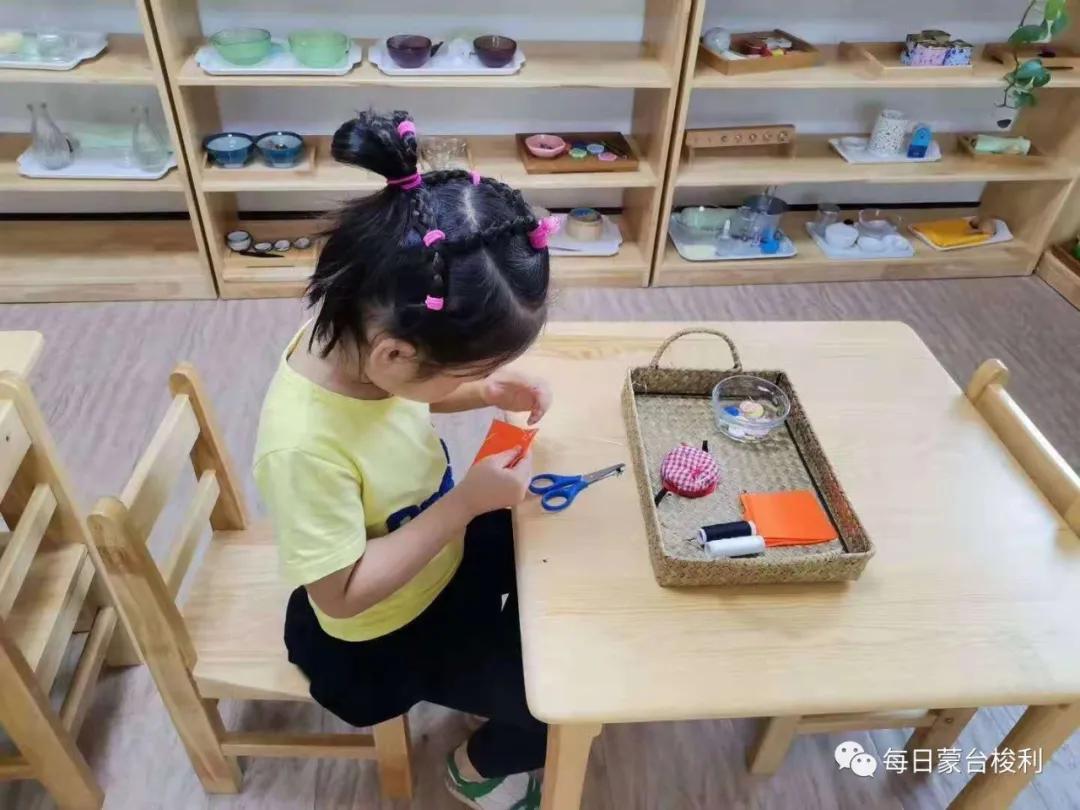 蒙台梭利怎么和儿童沟通,蒙特梭利对孩子犯错怎么批评