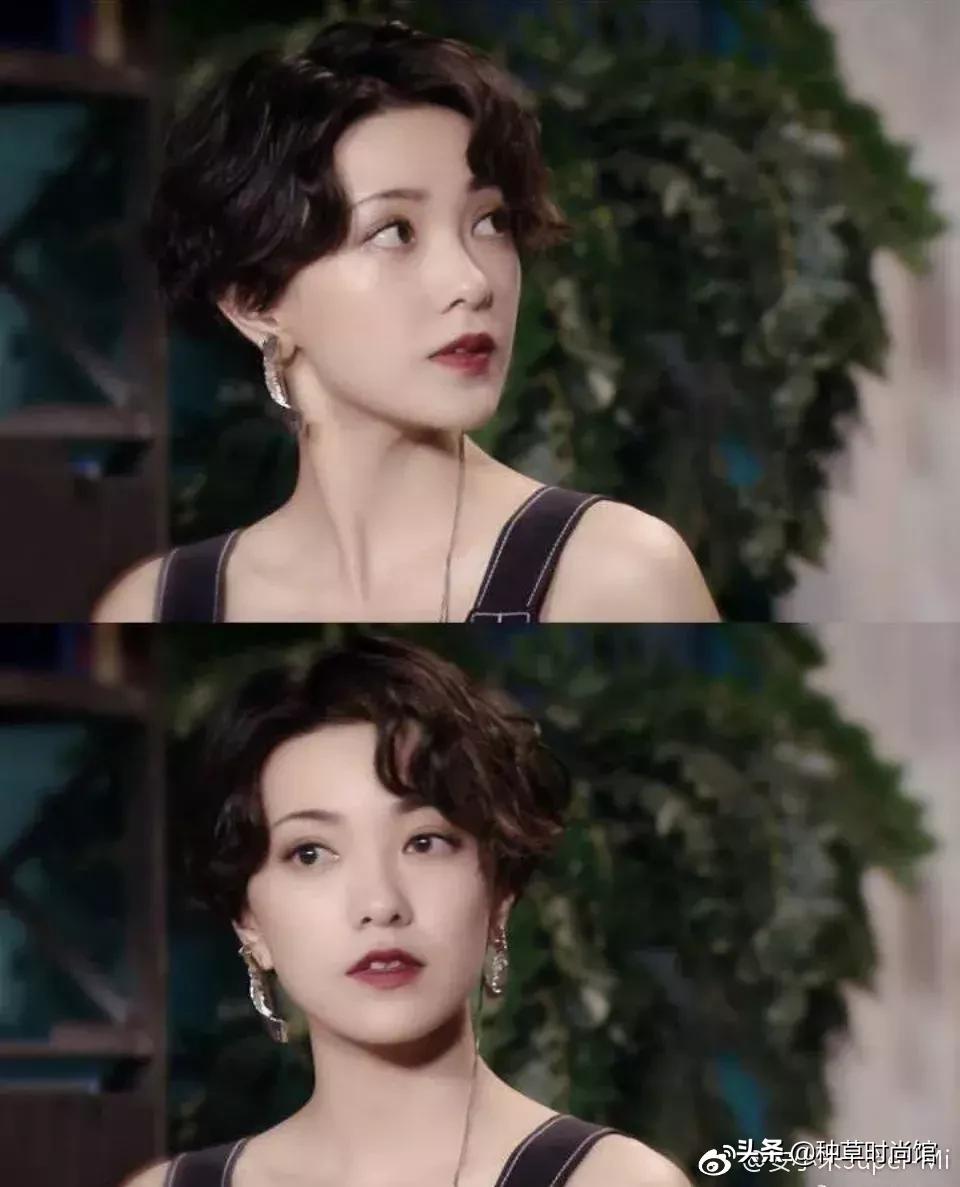 关晓彤素颜自拍与鹿晗撞脸,关晓彤为鹿晗庆生后芭比造型亮相