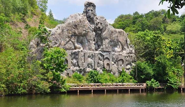 芭堤雅以阳光、沙滩、海鲜闻名世界，被誉为「东方夏威夷」