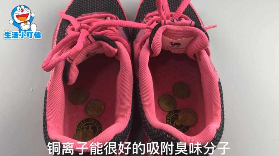 鞋里有汗臭味别着急？只需用这几招，不用刷洗轻松去除掉汗臭