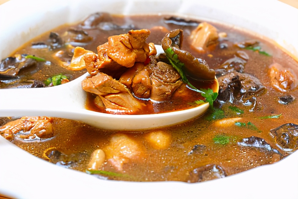 炖鸡肉切记不要焯水和直接下锅,鸡肉不焯水怎么炖好喝