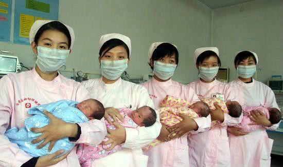 爸爸姓潘妈妈姓周给宝宝取名字,爸爸姓周给宝宝取小名