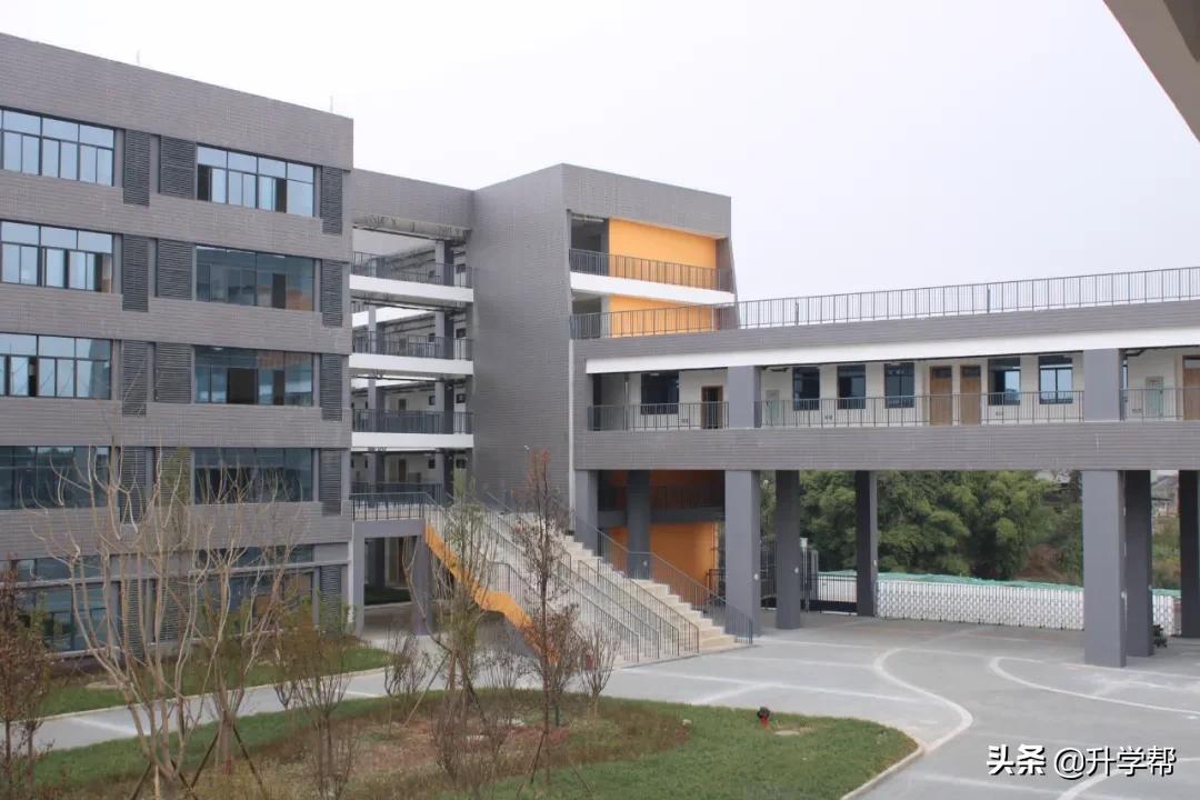 成都市天府新区新修学校,成都市建设学校老校区虎头山