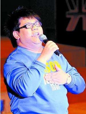 盲人杨光为什么不火了,从爆红到消失盲人歌手杨光