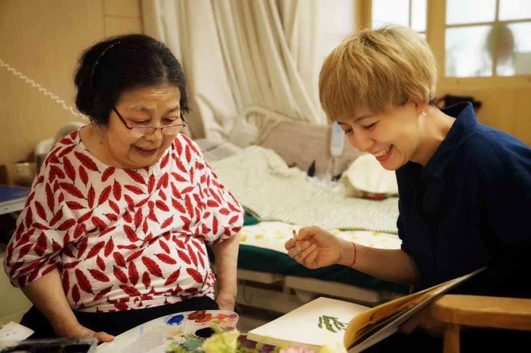 爸爸意外去世后，我用一支笔，救回有自毁倾向的妈妈