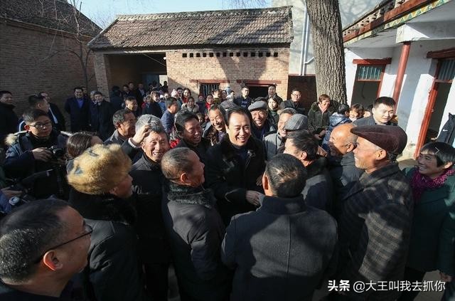 吃水不忘挖井人感恩党的话语,吃水不忘挖井人感恩帮扶送锦旗