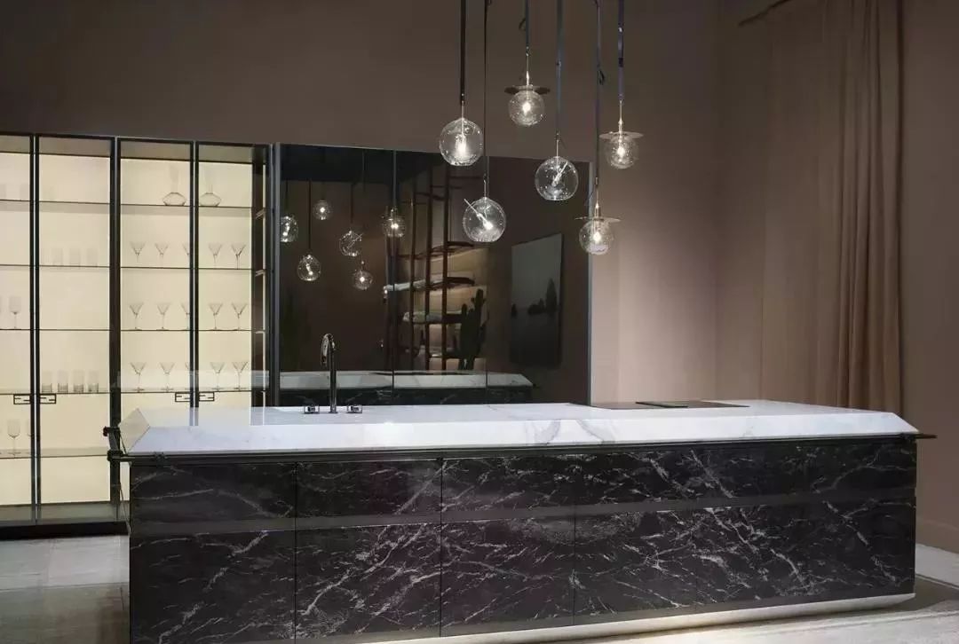 橱柜台面用大理石好还是石英石好,橱柜大理石台面宽度标准