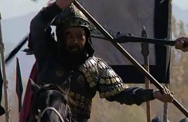 夏侯惇单挑关羽，在我眼中就是找死