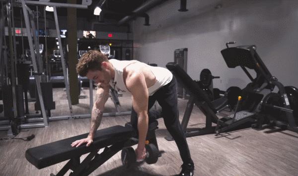 哑铃练背新手高效的动作,哑铃练背最直接有效动作