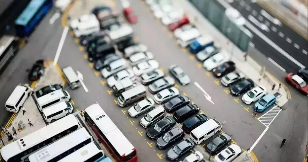 在共享平台租了宝马、奔驰后，他对车主说“我跟你去派出所吧”