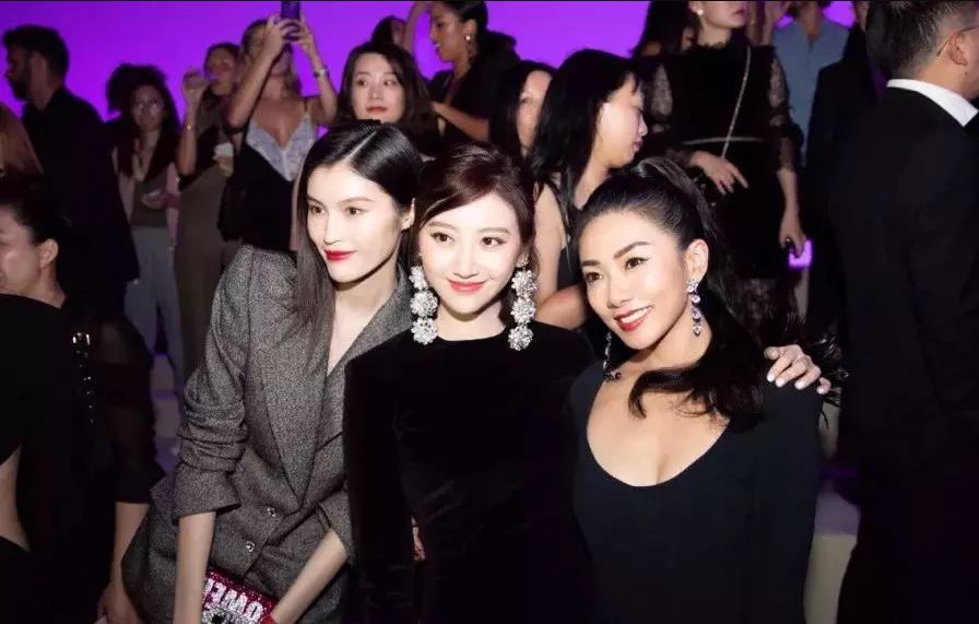 何穗和景甜综艺节目,何穗井柏然代言的视频