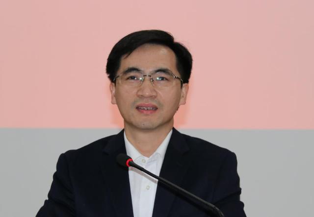 你愿意当大学教授呢,还是愿意当省直机关的处长?