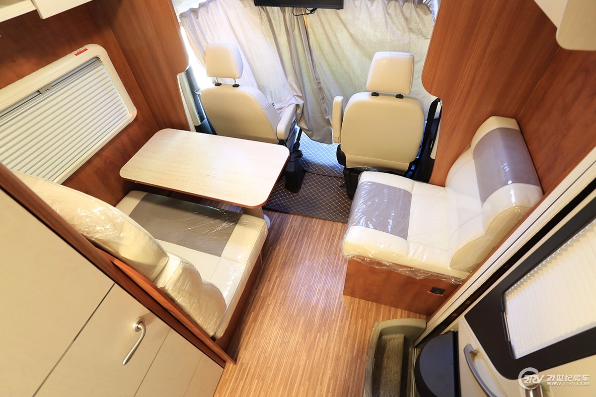 同级别车型谁敢跟它比轻量化！双会客区，实拍亚特plasy631房车