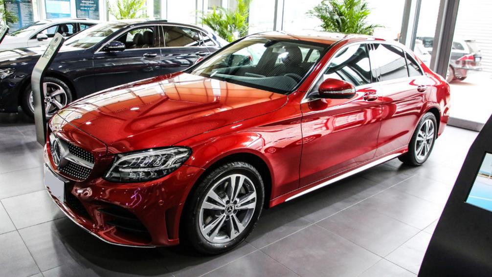 奔驰c级现在值得买吗还是等新款,奔驰c级能买到以前的老款吗