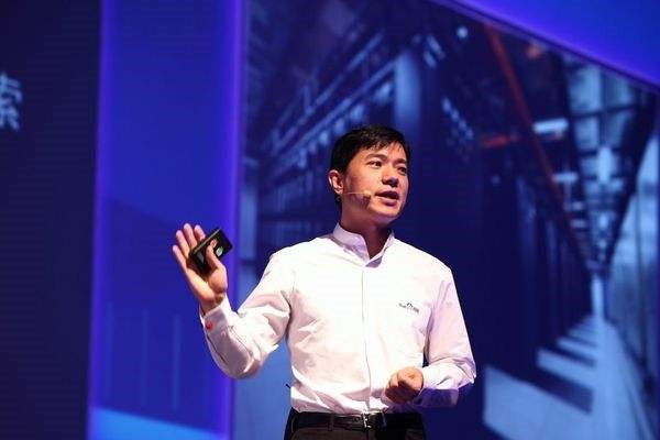 李彦宏掌舵下的百度ai,李彦宏小度音箱