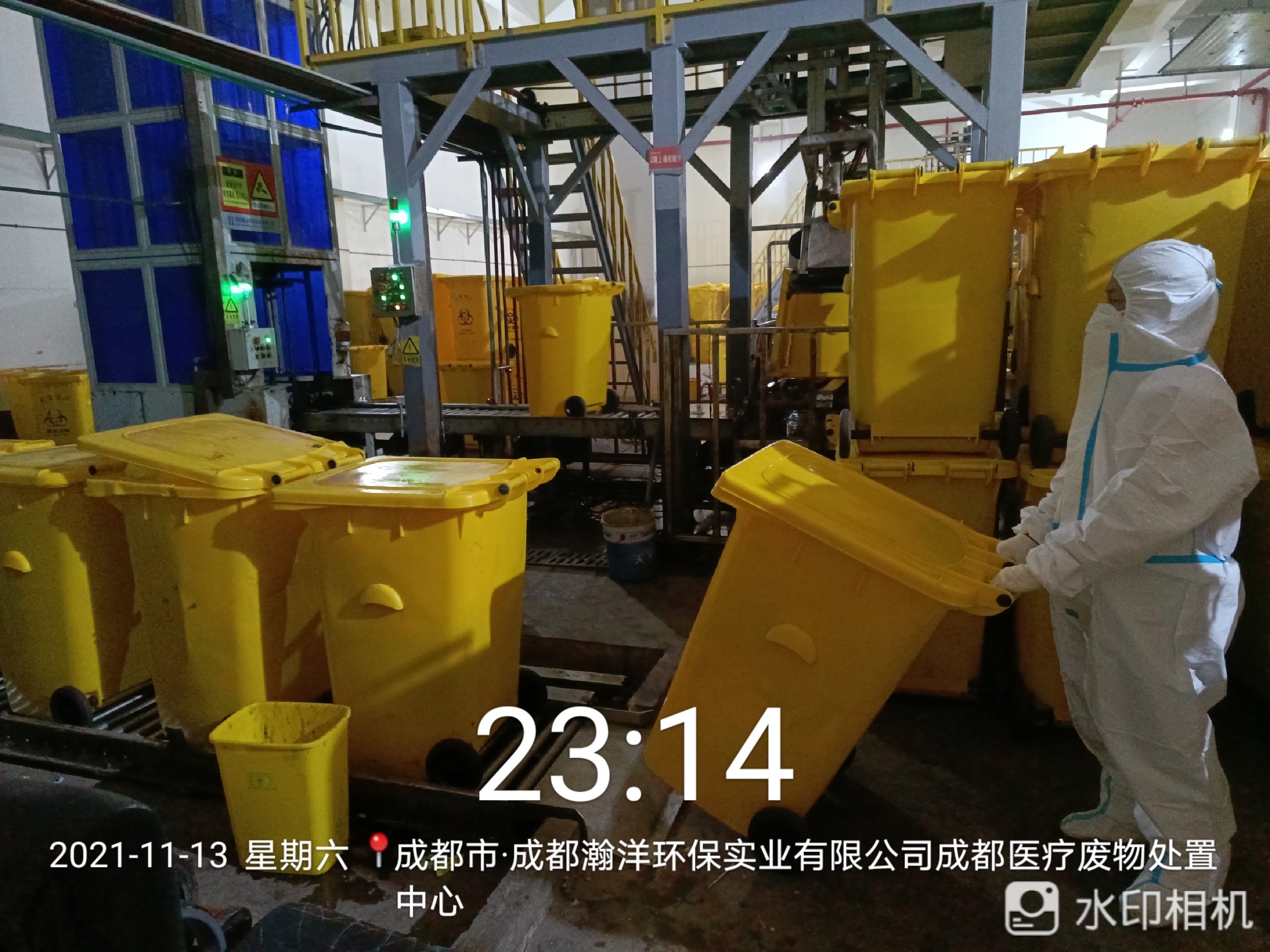 解封不解防！智慧监管、24小时全天候收集…这支低调的“清运队”，专盯医疗废物