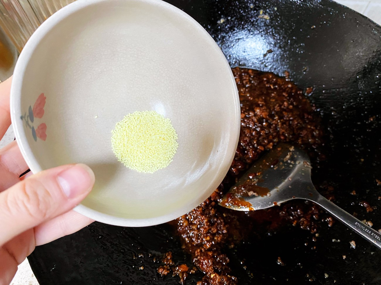 正宗酱肉包怎样做好吃,咸甜酱肉包做法步骤