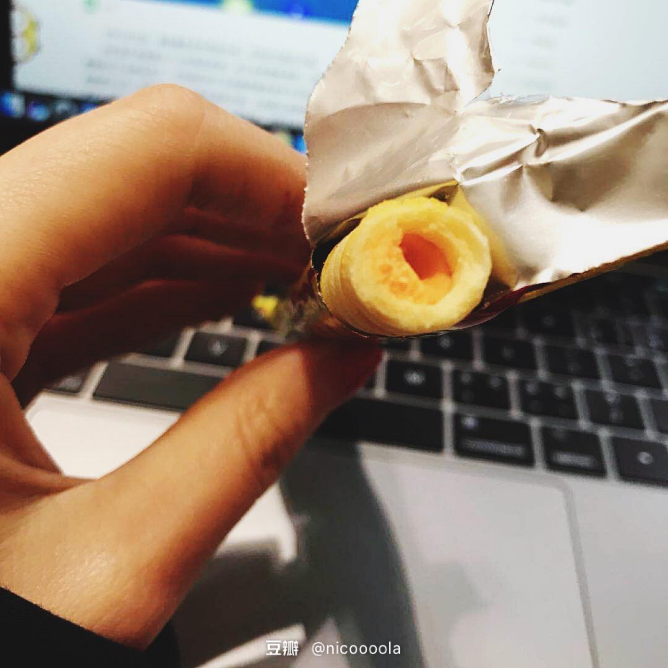 我在办公室的抽屉里，藏了一间小型超市