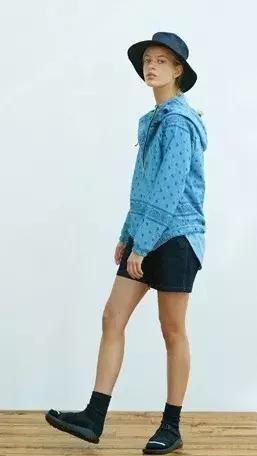 从全世界最会戴帽子的女人身上,学习一点「帽子戏法」