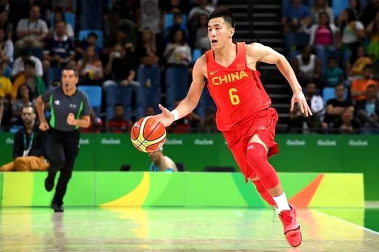 17岁代表国家队出战,17岁成为足球界的传奇