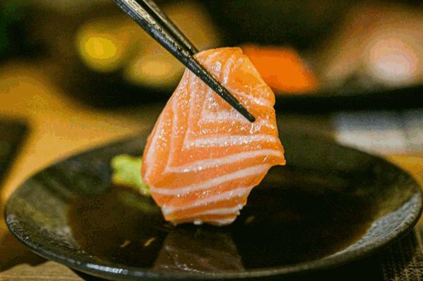 渔川禾日料周年庆｜折扣、礼品、免单，你想要的福利这里全都有