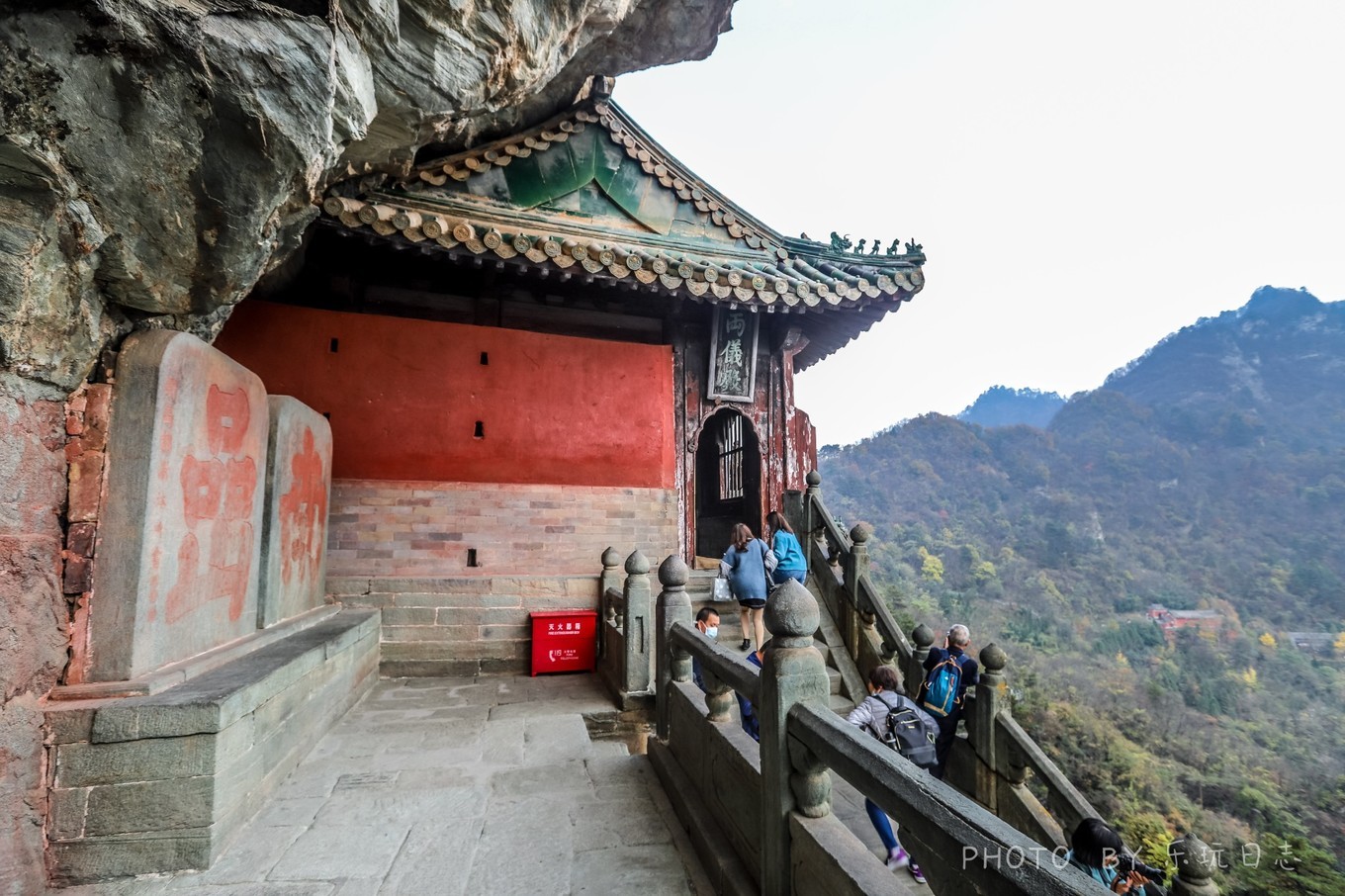 中国的世界文化遗产武当山金顶,悬崖绝壁山水画