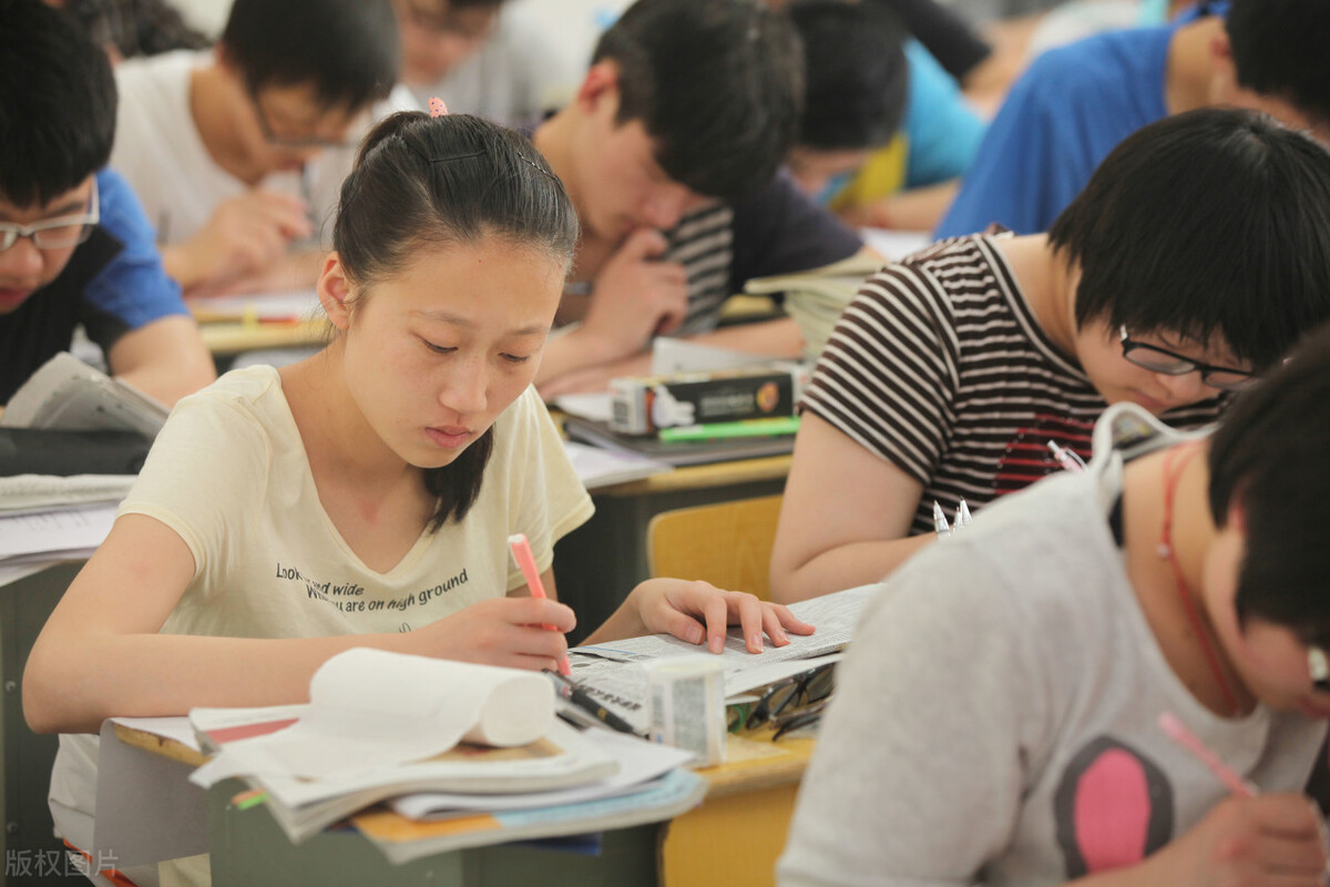 依托课文写作训练方法,教学语言能力培养