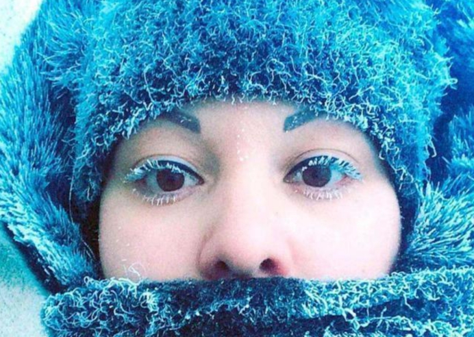 女人被零下300度冰箱冻成冰雕,女人在零下30度的环境冻成冰雕