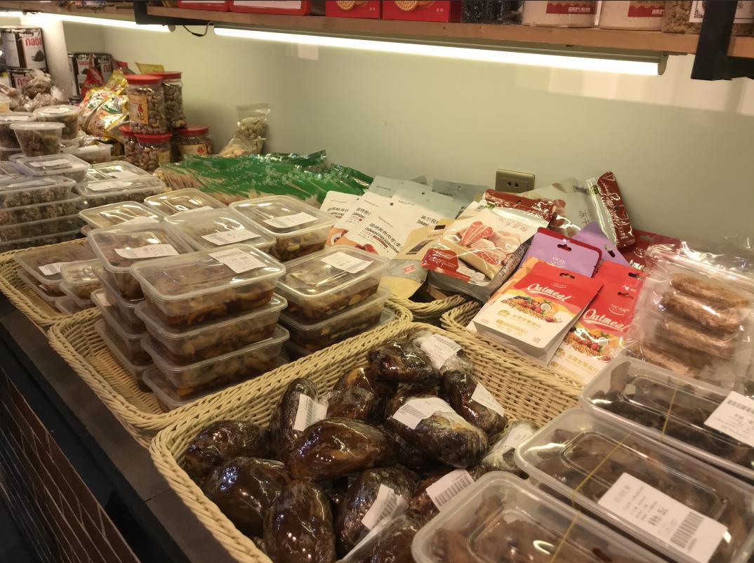 记者采访一线复工员工,记者行走一线看民企发展活力