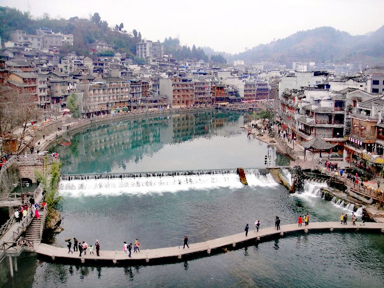 凤凰古城风景优美漂亮,凤凰古城被谁称作是最美的小城