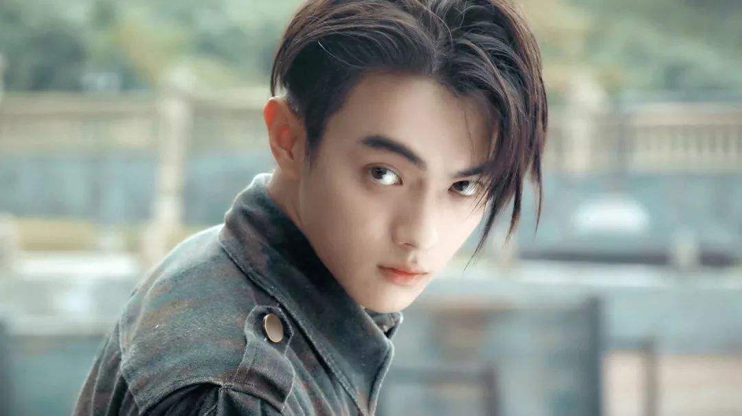 谁把许凯宋威龙介绍给于正,宋威龙许凯谁长得好看