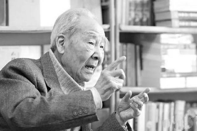 他是译毛*东泽**诗作第一人，93岁获国际最高奖，外国人靠他读懂毛诗