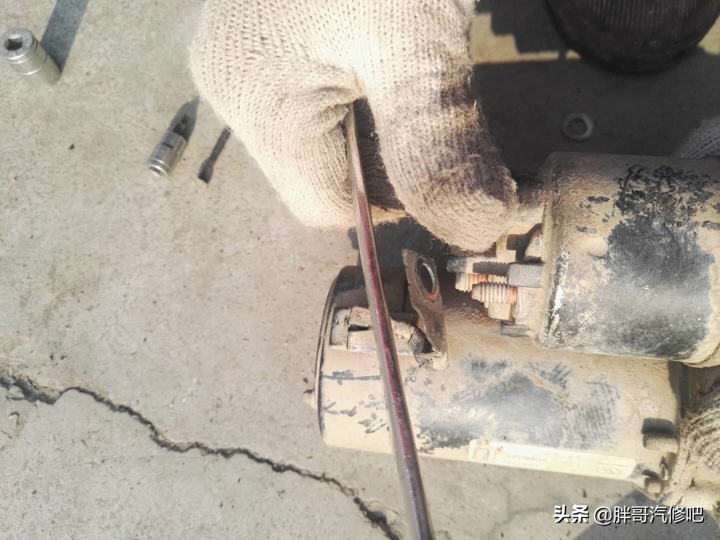 别克凯越更换起动机碳刷教程,凯越起动机马达更换碳刷图解