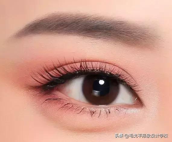 怎么用睫毛夹刷睫毛,三分钟学会夹睫毛和刷睫毛