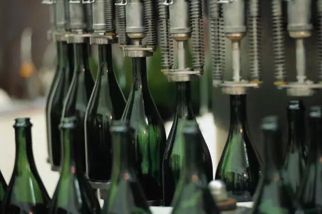 罐装酒和原瓶酒有什么区别,灌装酒与原瓶酒有什么区别