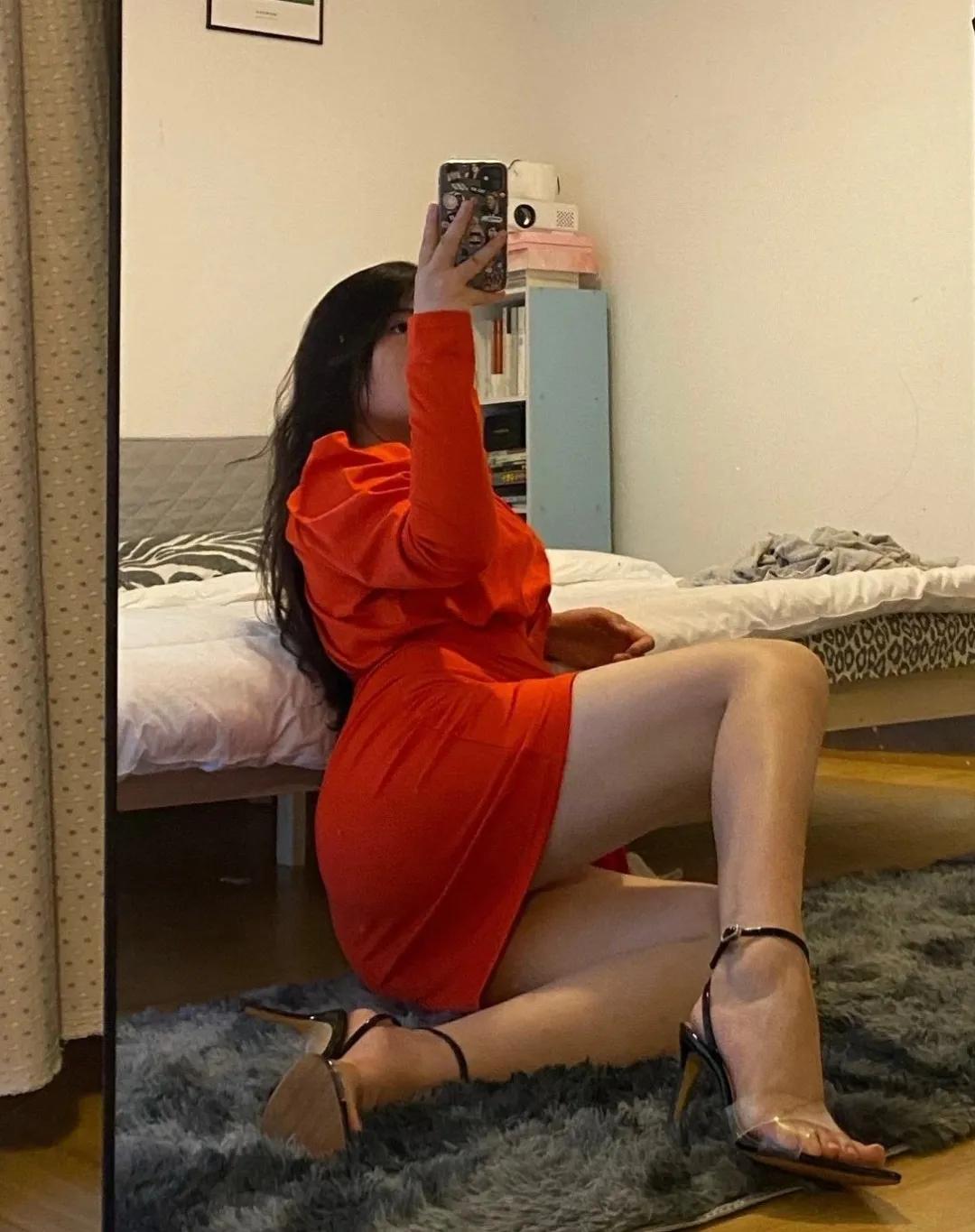 四川护士脱掉制服，却遭网友炮轰：现在的护士真会玩？